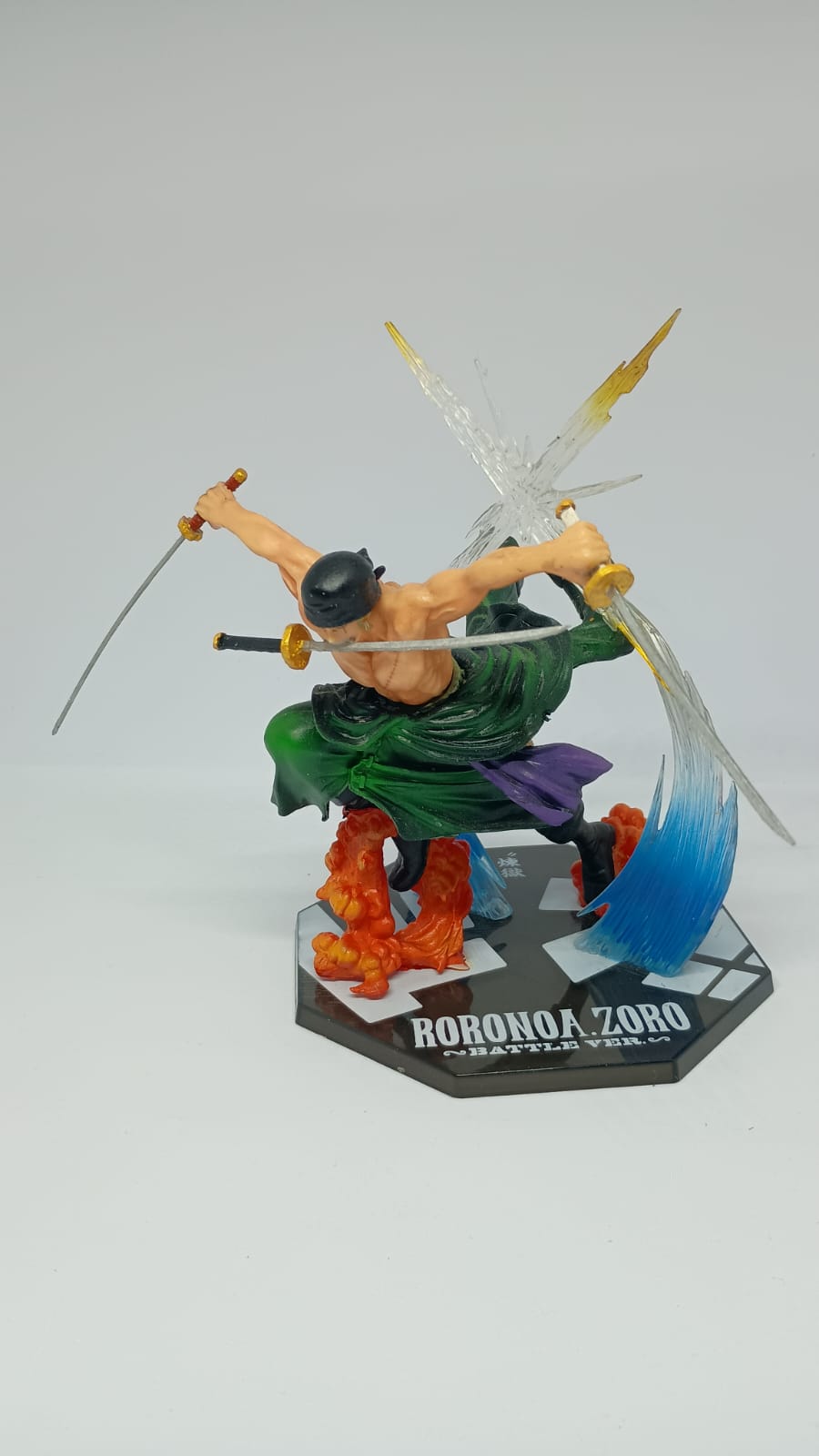 FIGURA RORONOA ZORO ONE PIECE BATTLE VER