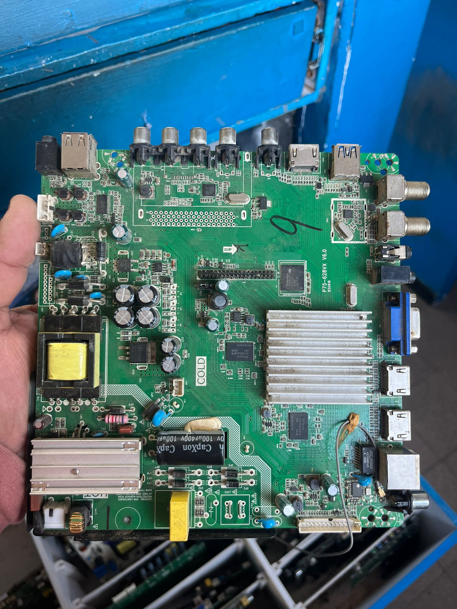 Placa main fuente integrada P75-628VX V6.0 para televisor usada probada