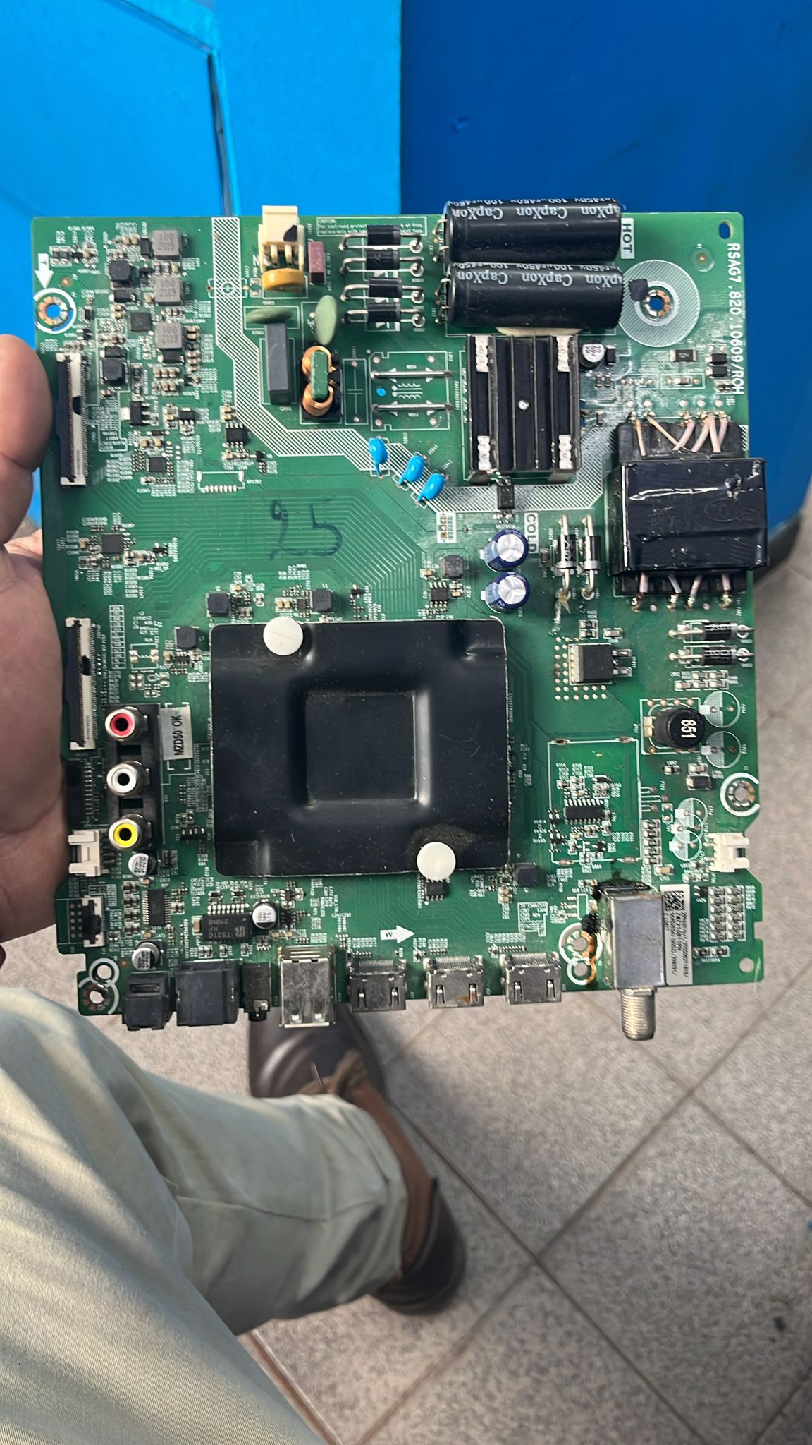 Placa main Hisense / Panavox RSAG7.820.10609/ROH para TV original usada