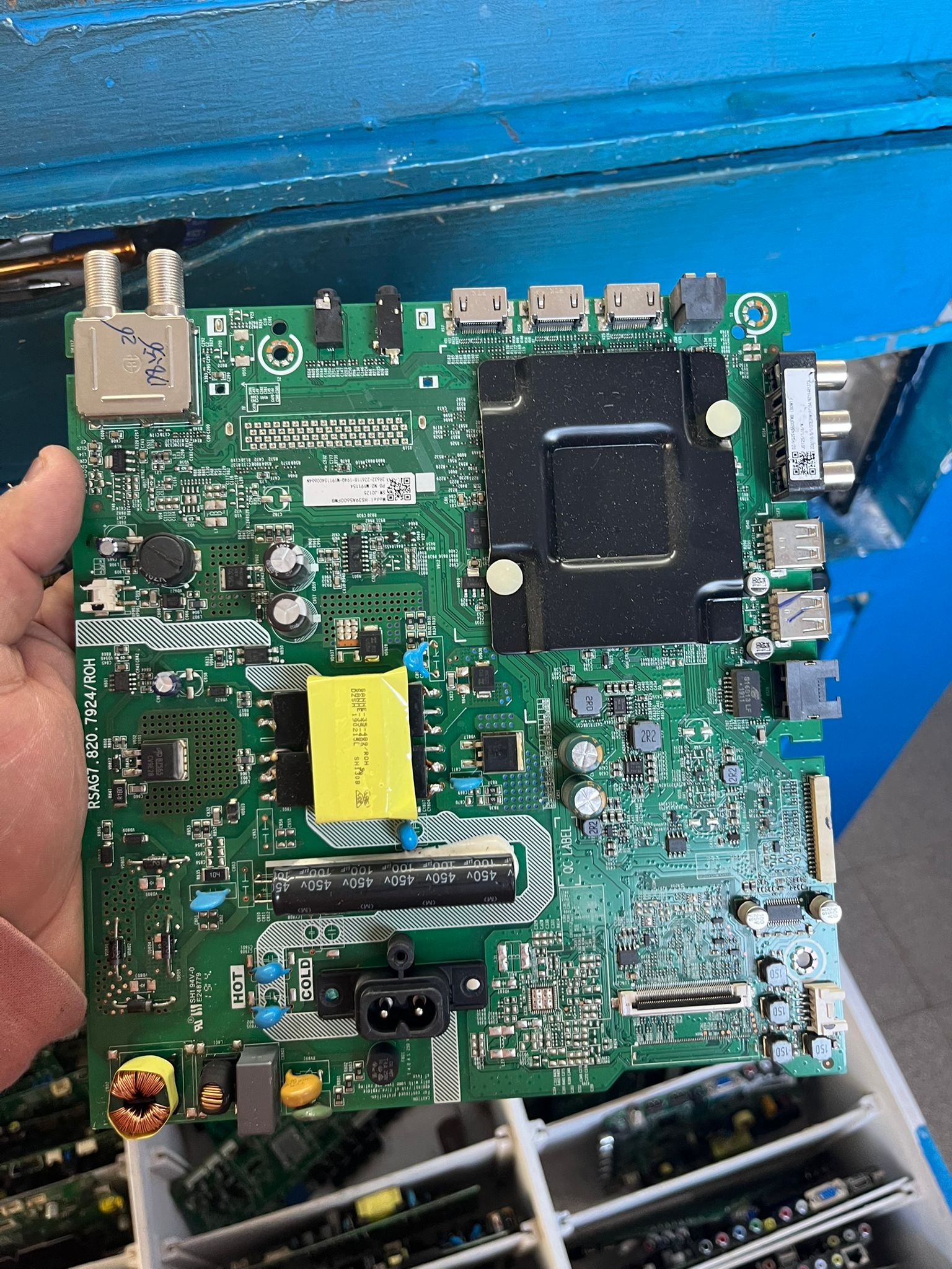 Placa main Hisense / Panavox RSAG7.820.7924/ROH para TV usada probada